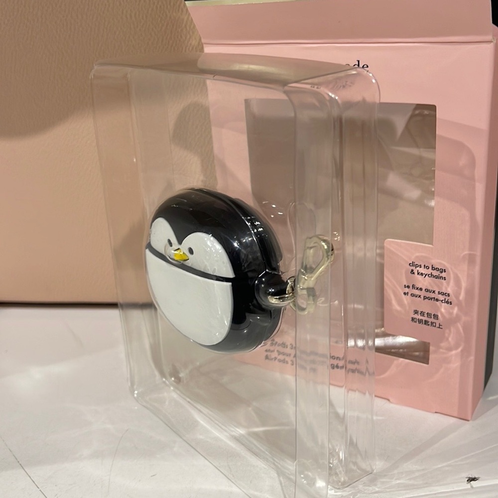 Kate Spade New York Penguin AirPods Silicon Tech Accessorie - Picture 10 of 16